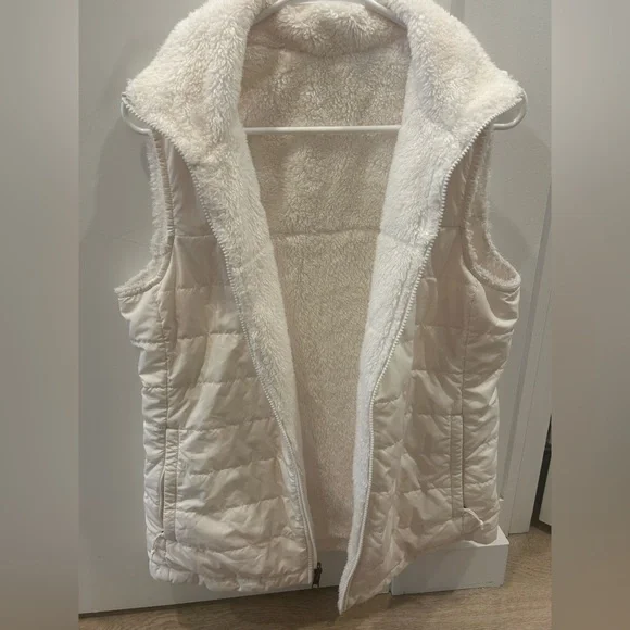 White Reversible North Face Vest - Picture 5 of 5